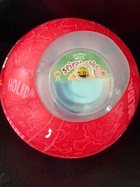 Miniverse make it mini holiday 2025 Christmas series SNOWMAN CAKE